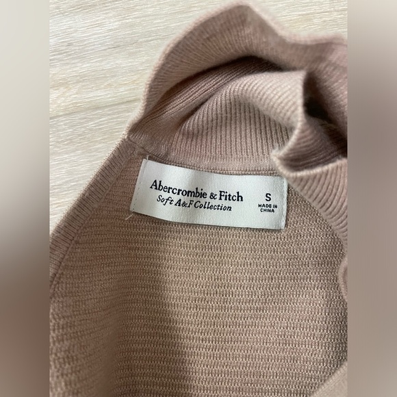 Abercrombie & Fitch Women's Beige Tan Soft Knit Cut-Out Pullover Sweater Size Sm - Picture 2 of 2